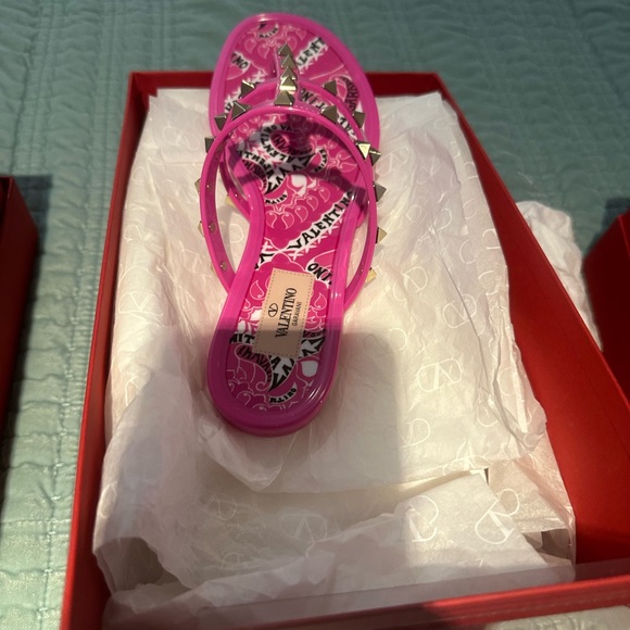 🩴NWT Valentino Garavani FLAT RUBBER SANDAL Size:colors various white pink Gold - Picture 8 of 8
